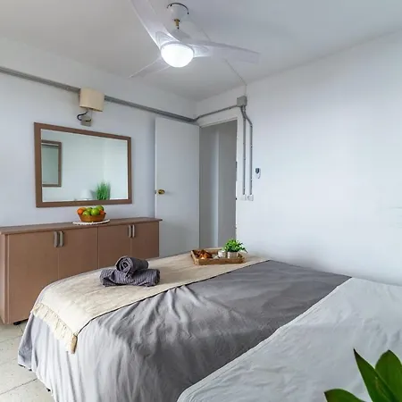 Luxury Terrace & Beachfront By Turivida 푸엔히롤라